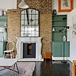 Long Stay Discounts- 1 Bed Bohemian Loft Style Apt