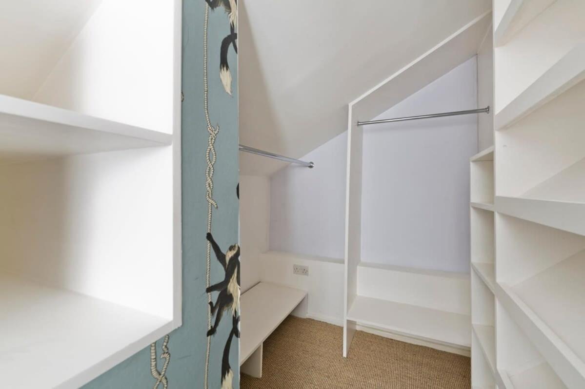 Long Discounts- 1 Bed Bohemian Loft Style Apartment