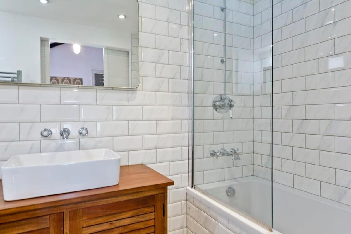 Long Discounts- 1 Bed Bohemian Loft Style Apartment *