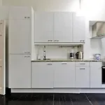 Long Stay Discounts- 1 Bed Bohemian Loft Style Apt