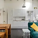 Long Stay Discounts- 1 Bed Bohemian Loft Style Apt