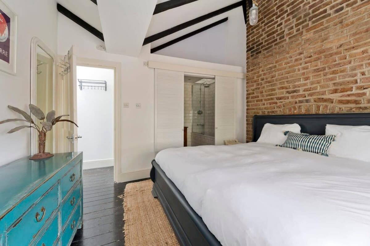 Long Discounts- 1 Bed Bohemian Loft Style